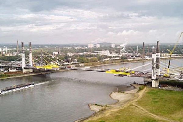 [Translate to English:] Referenz Rheinbrücke Duisburg-Neuenkamp